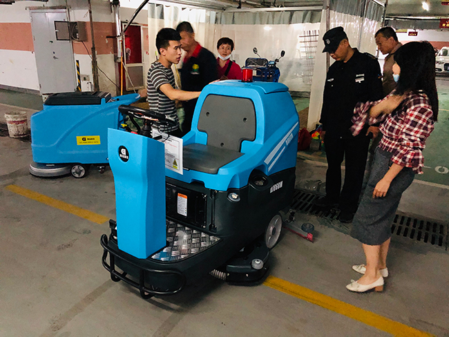  鼎潔盛世洗地機(jī)助力小區(qū)停車場(chǎng)，零差評(píng)57