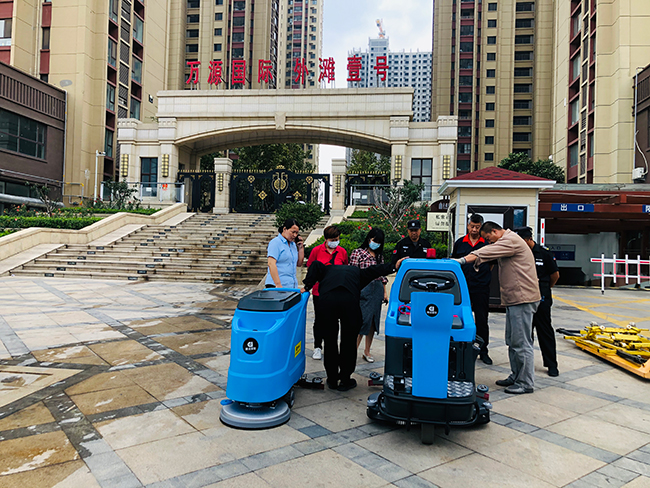 鼎潔盛世洗地機(jī)助力小區(qū)停車場(chǎng)，零差評(píng)57